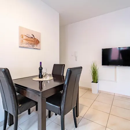 Apartment Cozy In With Wifi Biograd Na Moru